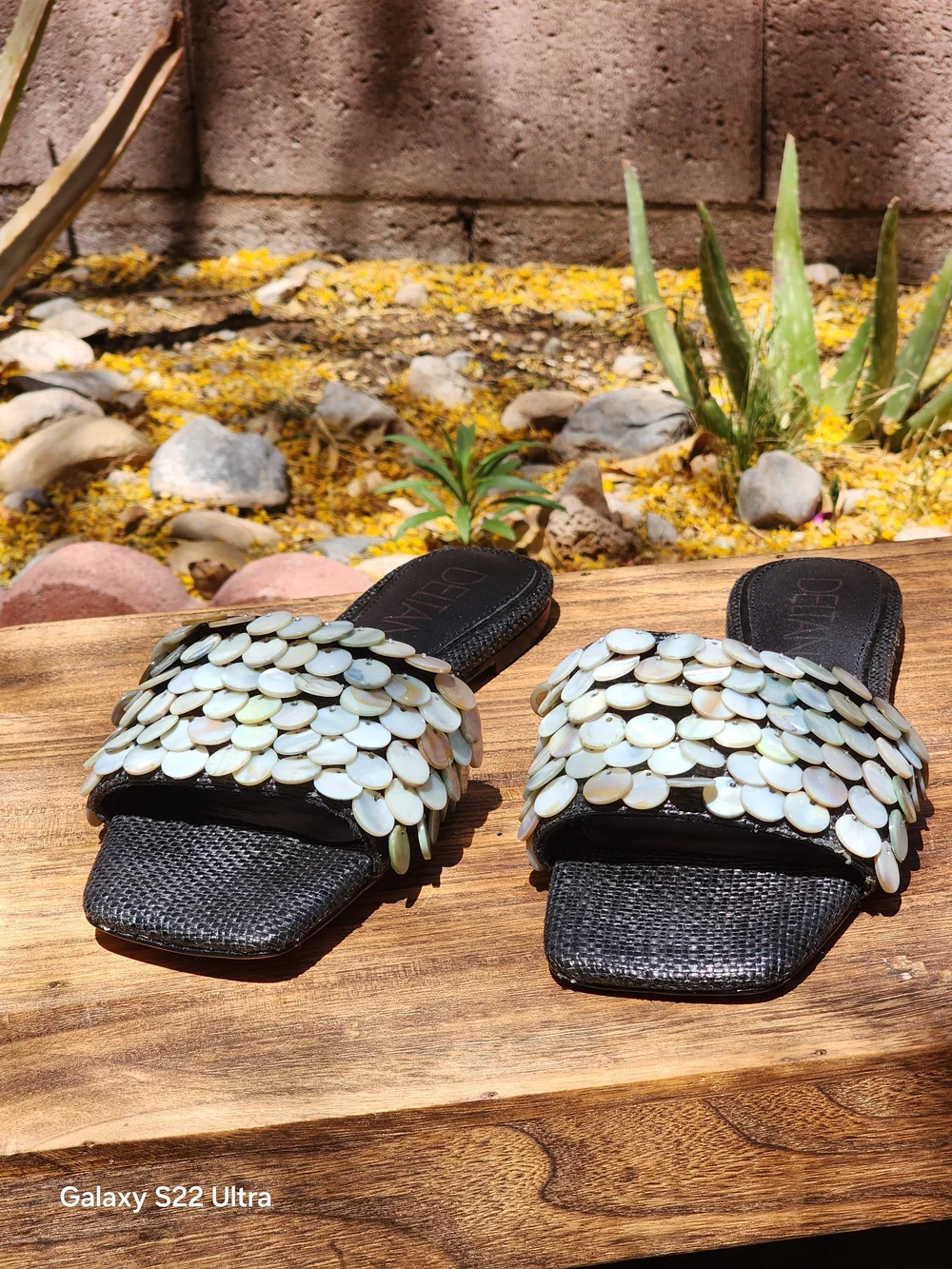 Deltan Women's Flora Black Disc Flat Sandals Size 6
